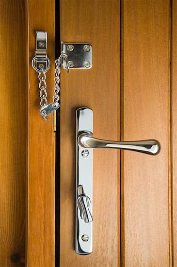 Chain on door - locksmith chingford - unique locksmiths